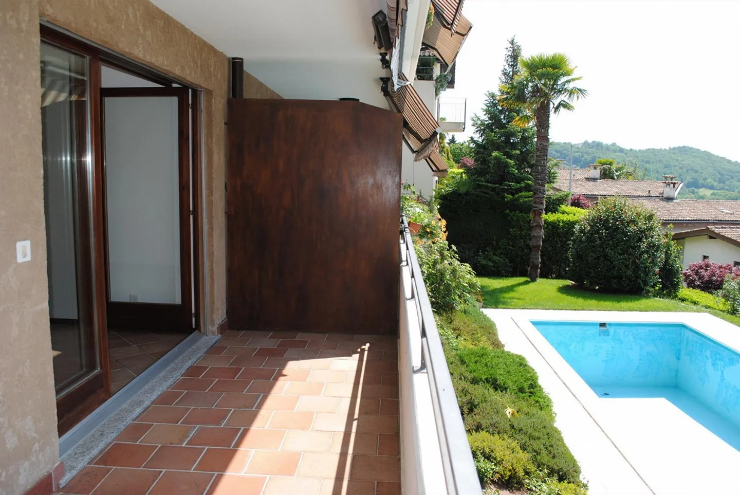 2,5 PIÈCES AVEC TERRASSE DANS UNE RÉSIDENCE AVEC PISCINE À COMANO - Photo 1 sur 9