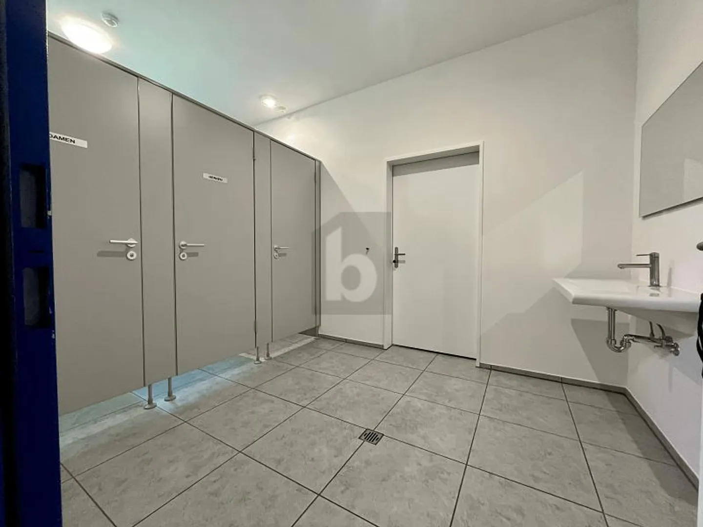 Office space for rent - Photo 5 of 6