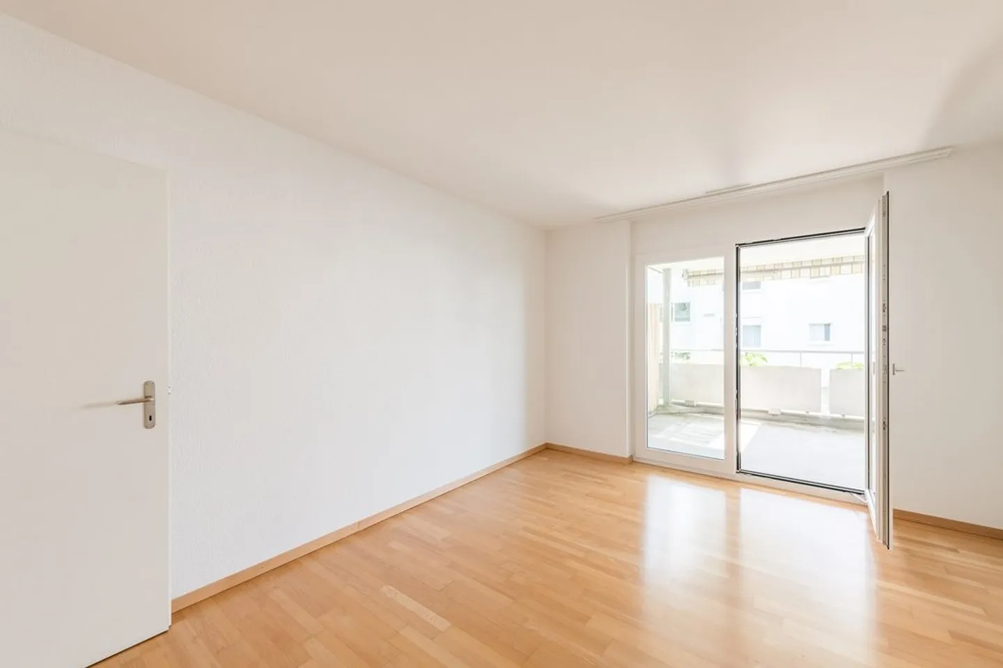 Spacious Attic Apartment in Bülach - Photo 3 of 7