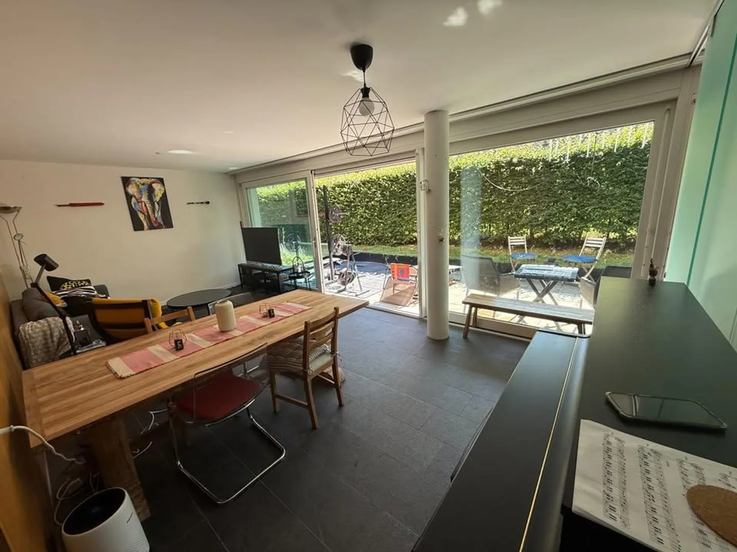 Bel appartement de jardin | Acceptant les animaux de compagnie | Mai - Août - Photo 2 sur 9