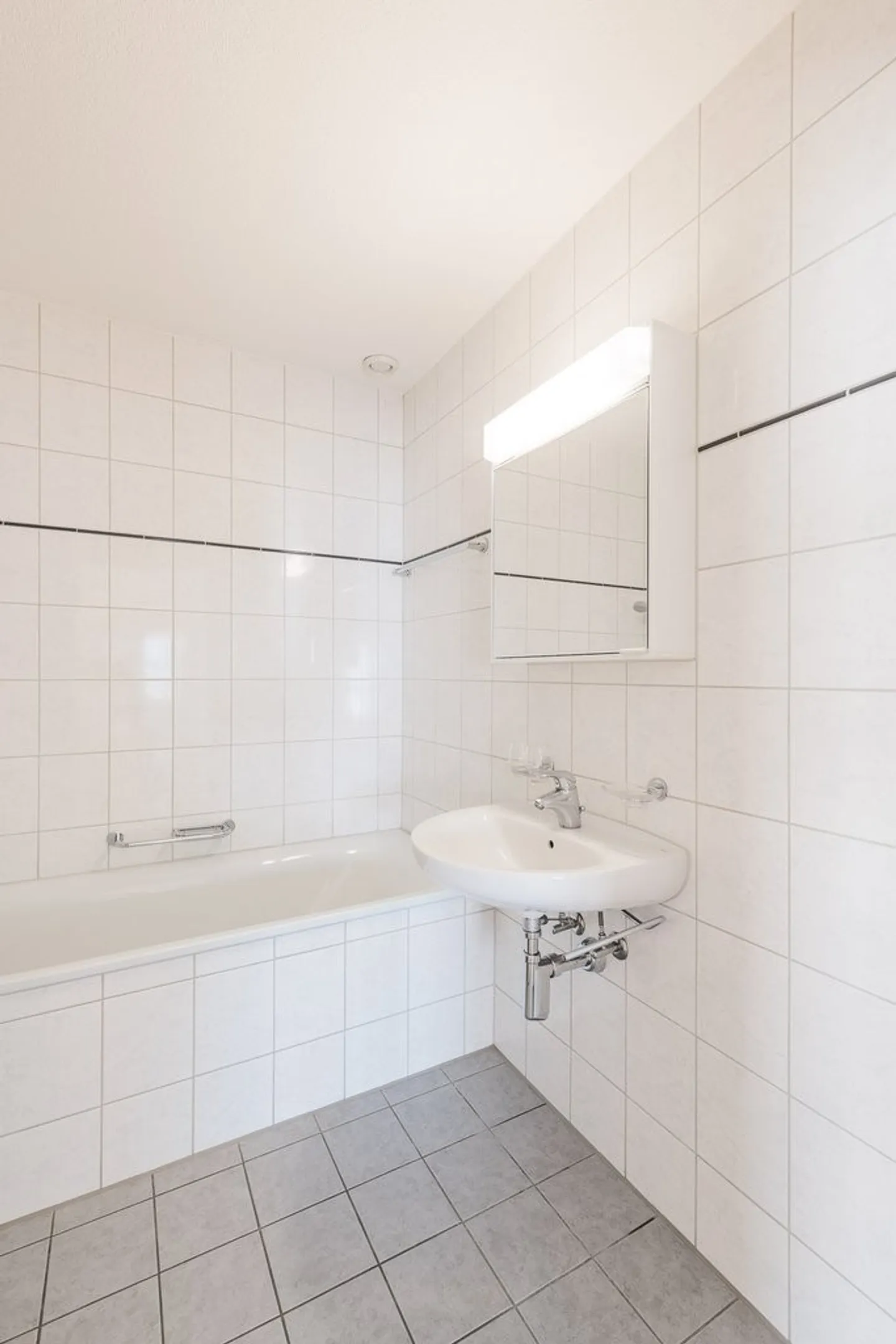 Spacious Attic Apartment in Bülach - Photo 5 of 7