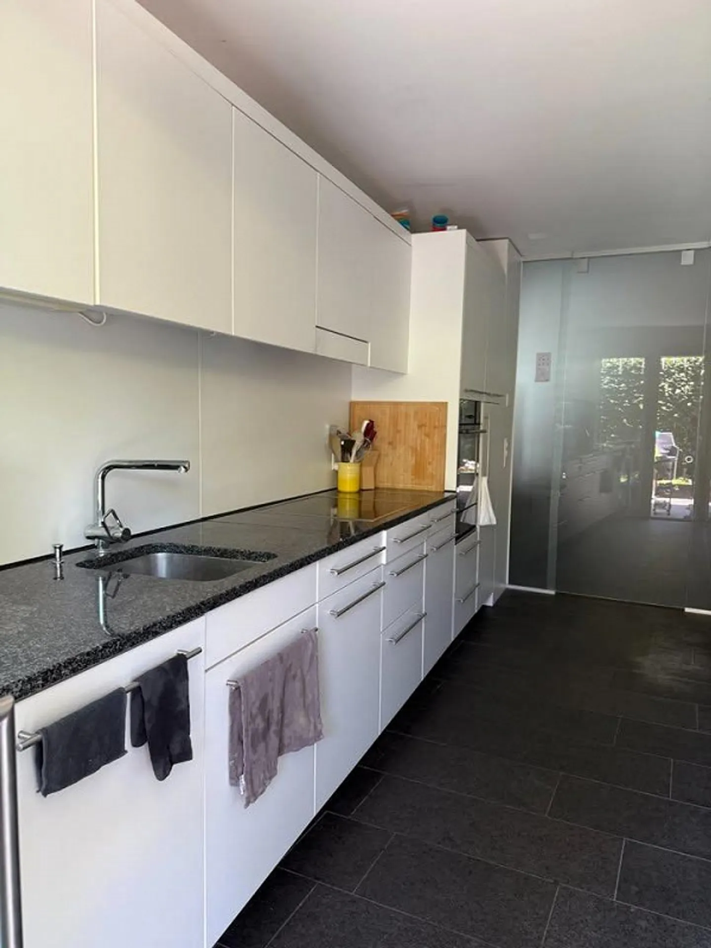 Bel appartement de jardin | Acceptant les animaux de compagnie | Mai - Août - Photo 4 sur 9