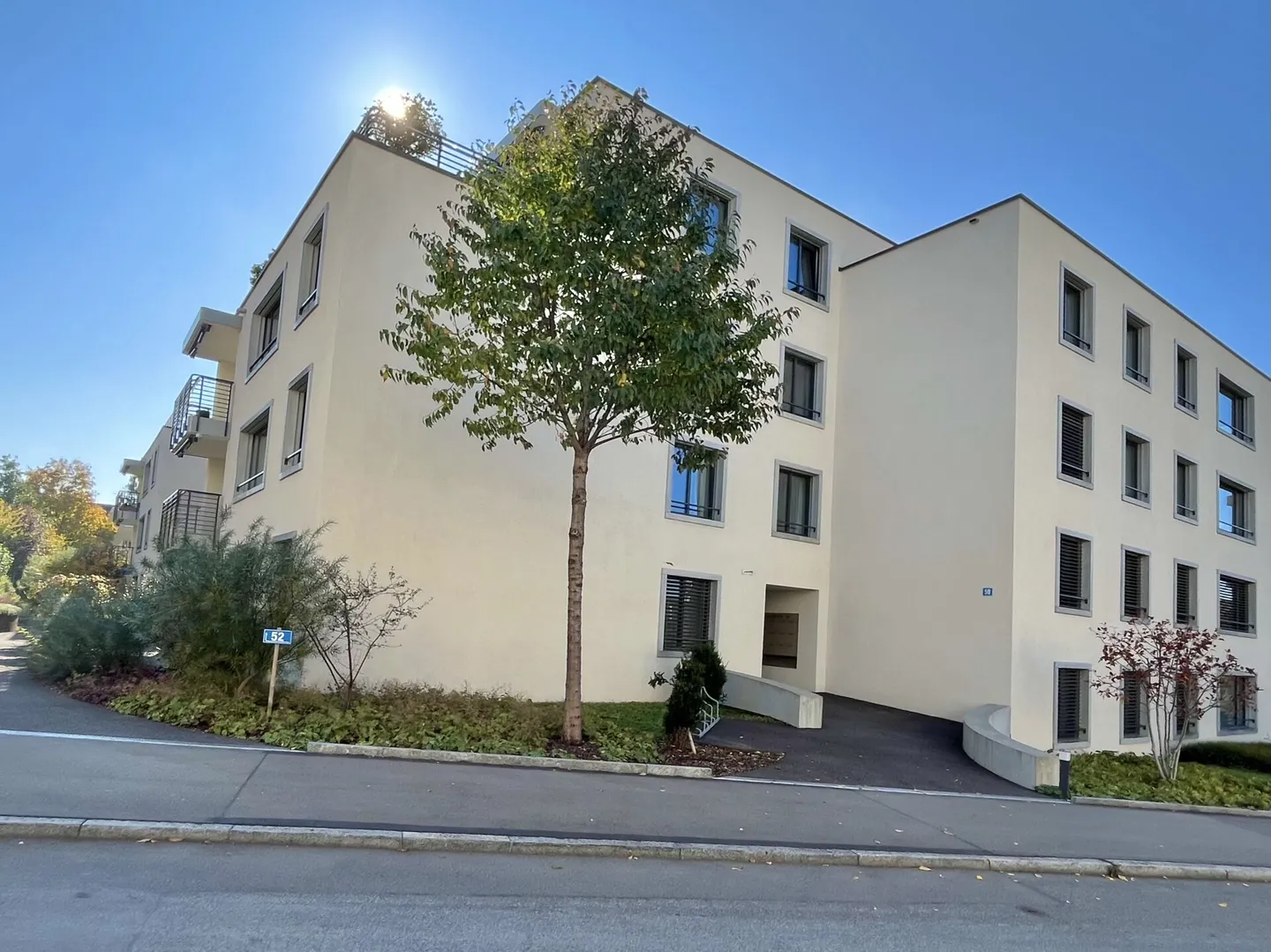 Appartamento attico di 3,5 stanze: vivere e godere in modo moderno, vicino alla città e alla natura! - Foto 2 di 10