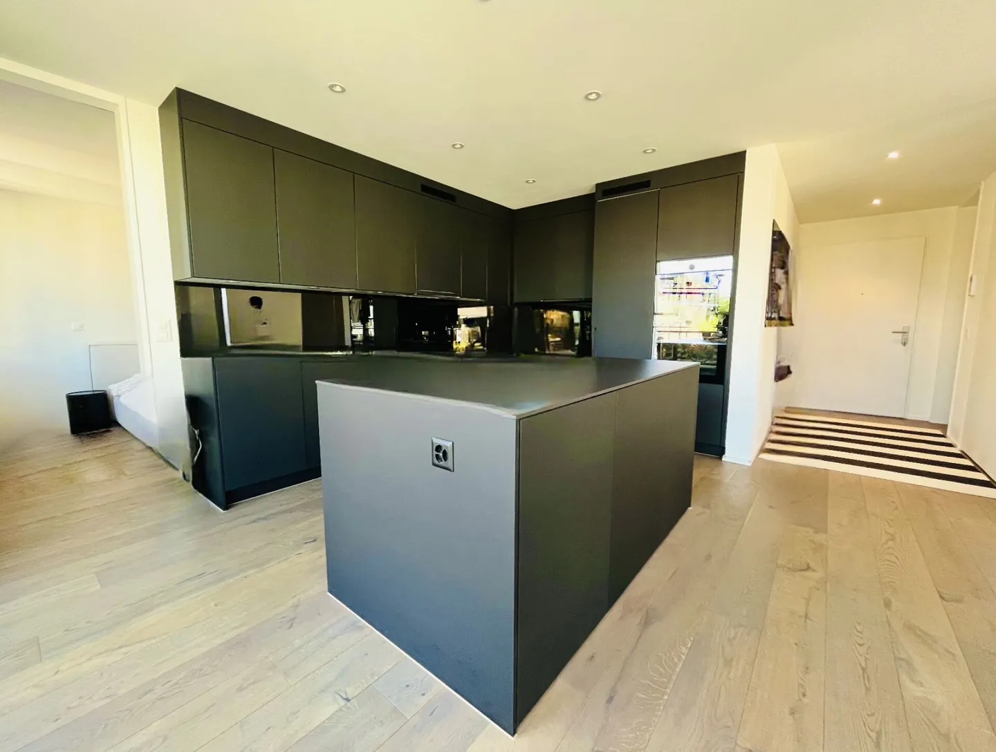 Appartamento attico di 3,5 stanze: vivere e godere in modo moderno, vicino alla città e alla natura! - Foto 3 di 10