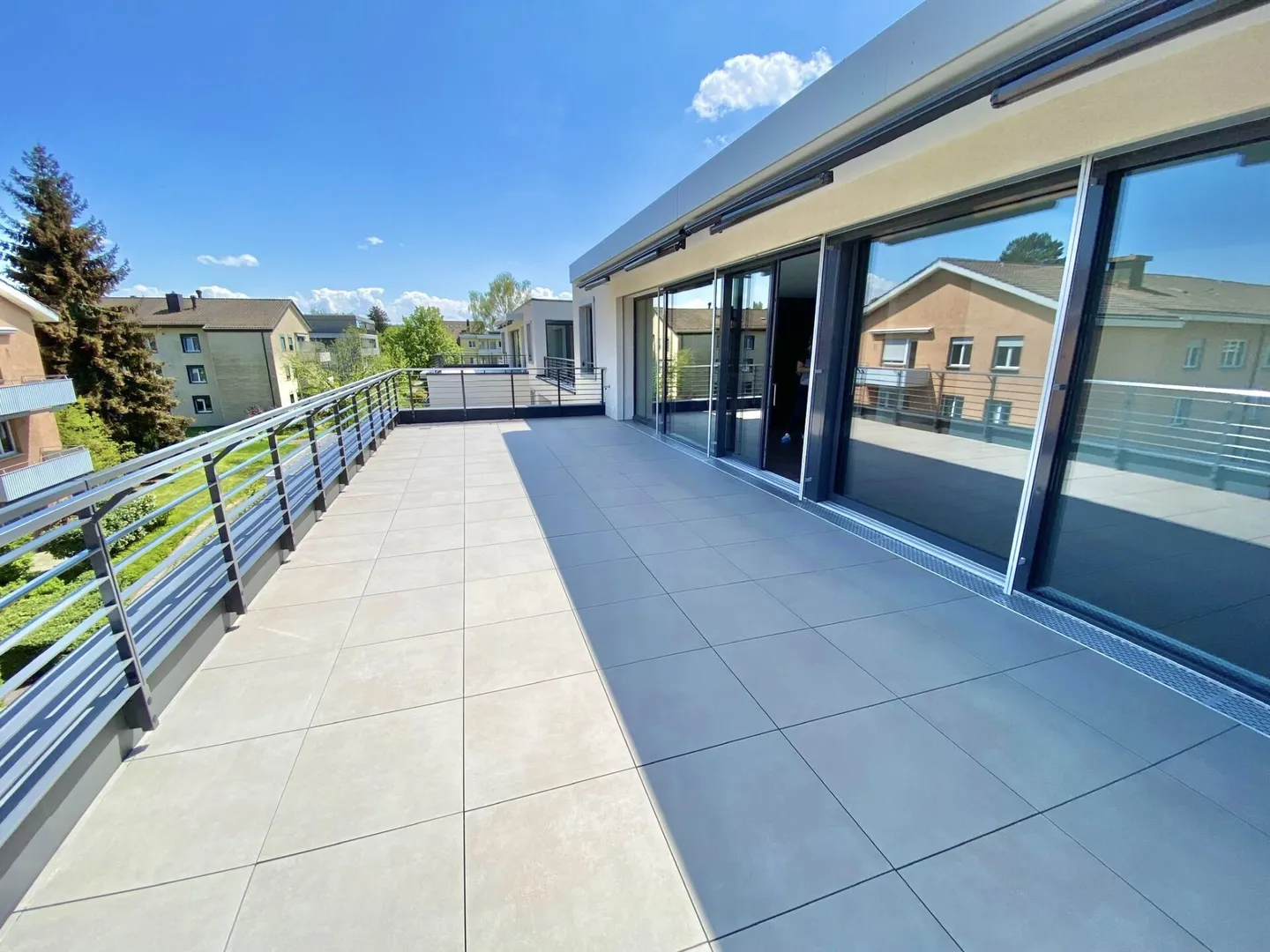 Appartamento attico di 3,5 stanze: vivere e godere in modo moderno, vicino alla città e alla natura! - Foto 6 di 10