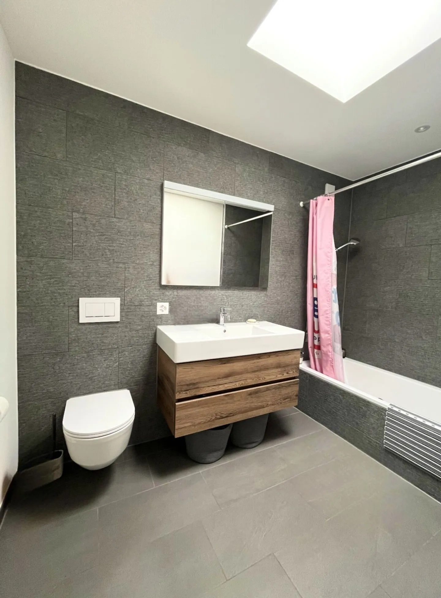 Appartamento attico di 3,5 stanze: vivere e godere in modo moderno, vicino alla città e alla natura! - Foto 8 di 10