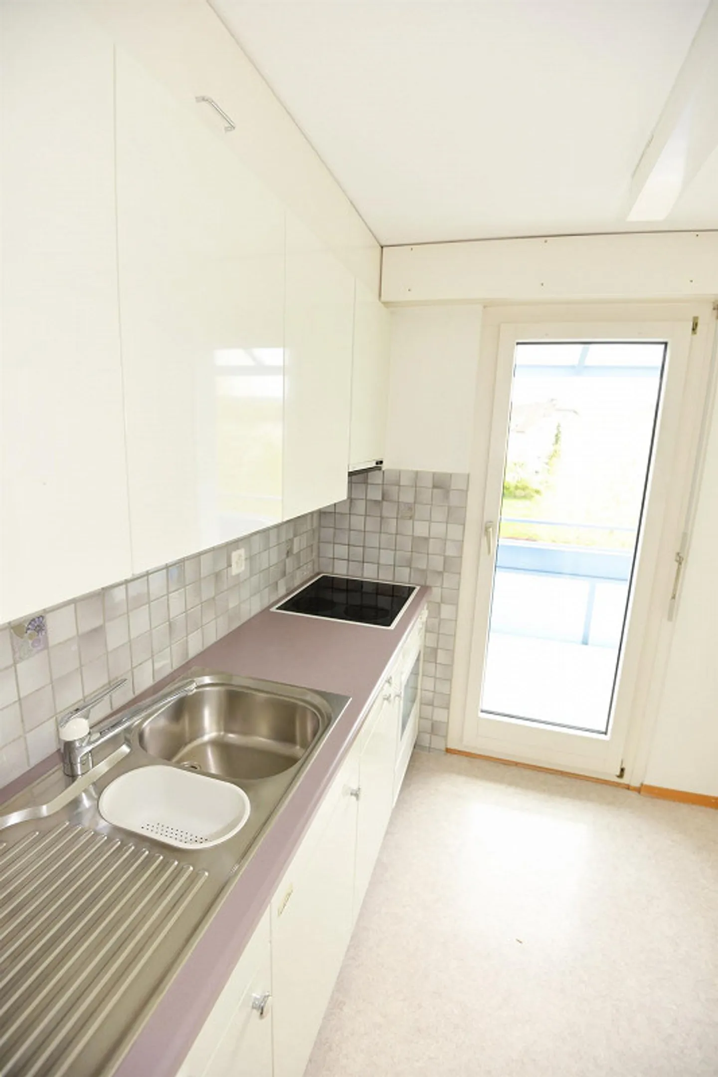 Cozy 1-room apartment near the town of Sursee - Photo 3 of 7