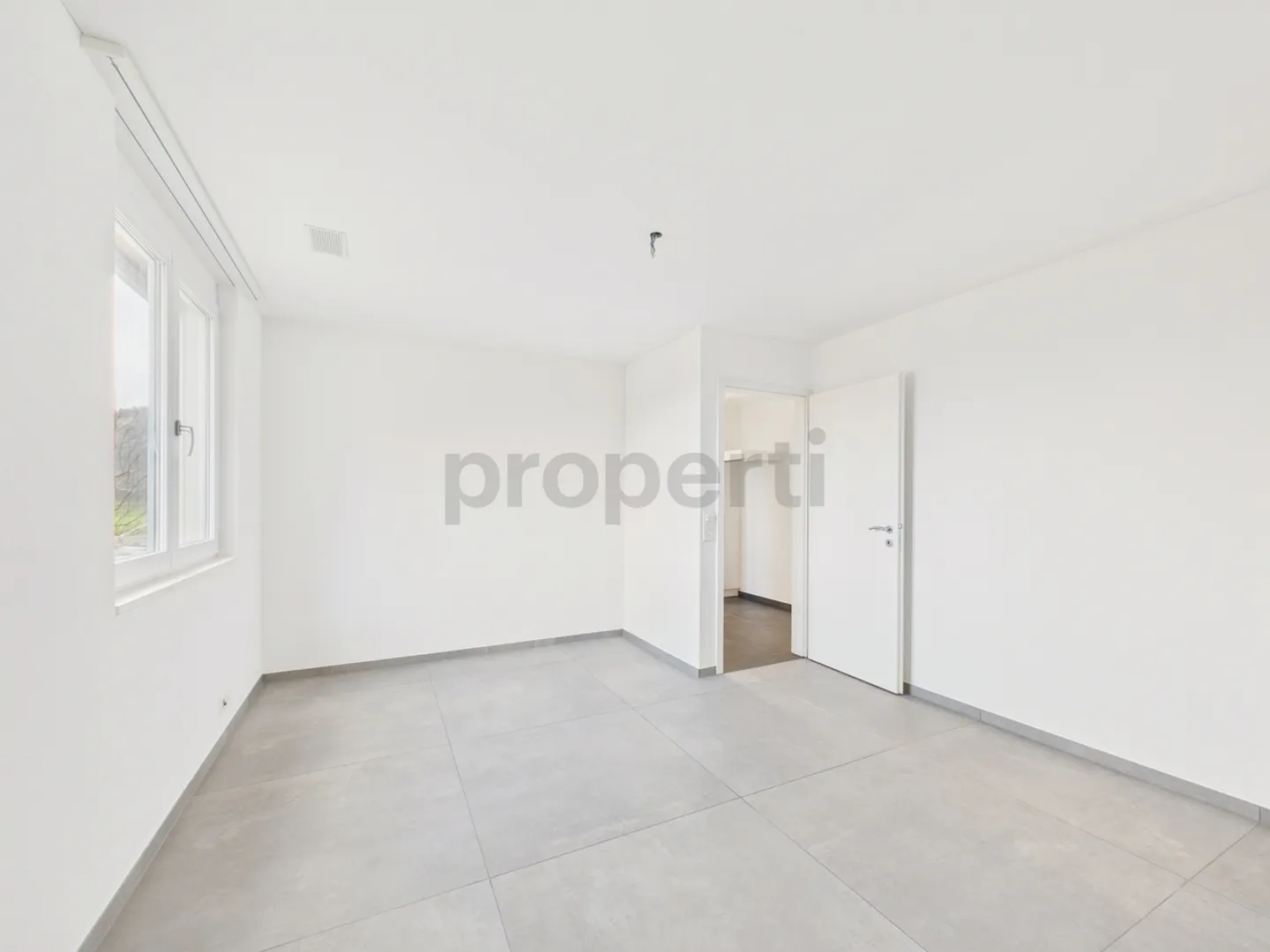 Charming Ground-Floor Apartment - Photo 4 of 7