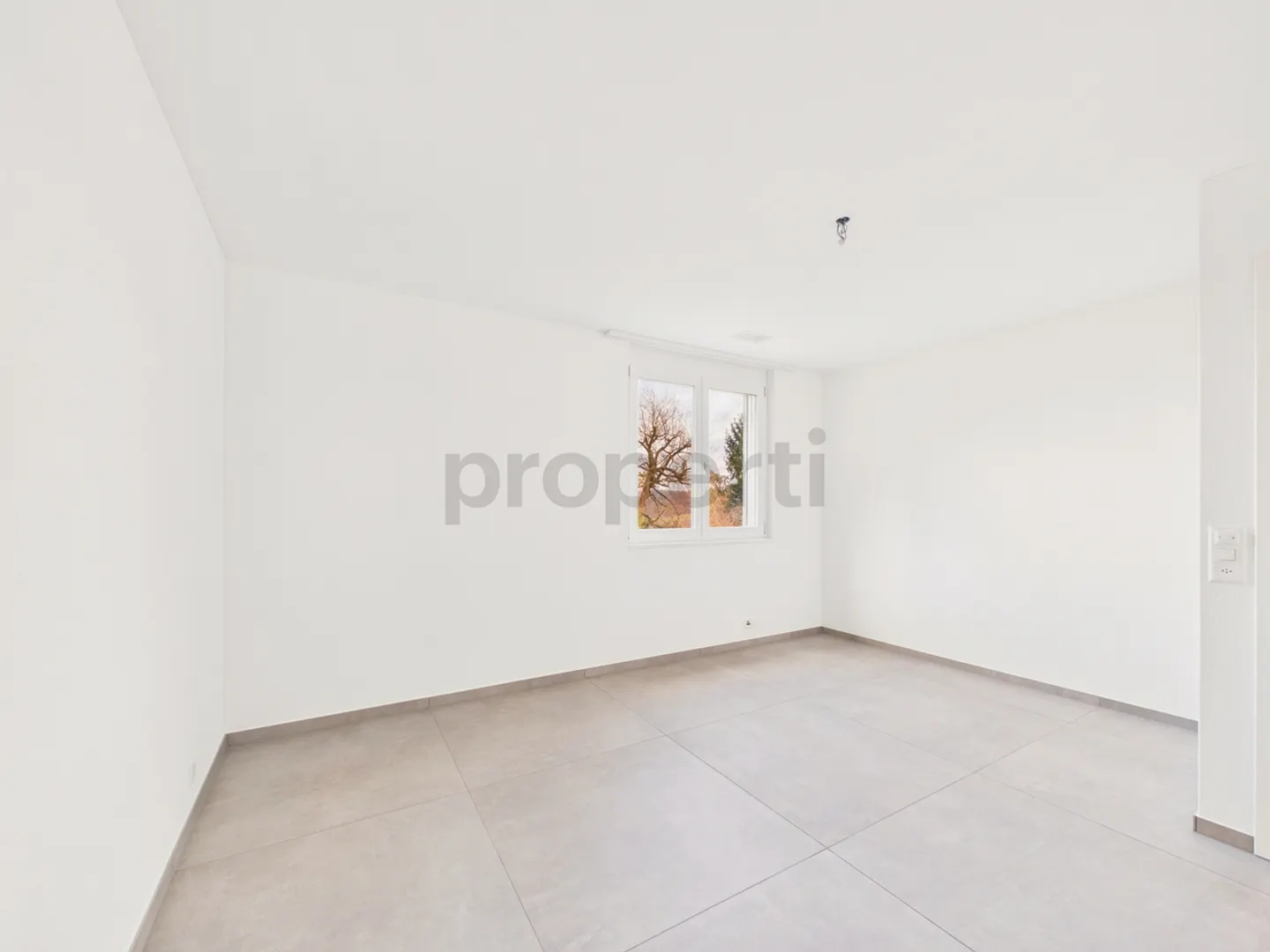 Charming Ground-Floor Apartment - Photo 5 of 7