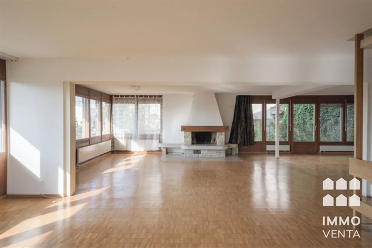 Mezza casa senza design con terrazza sul tetto su Biel - Foto 6 di 11