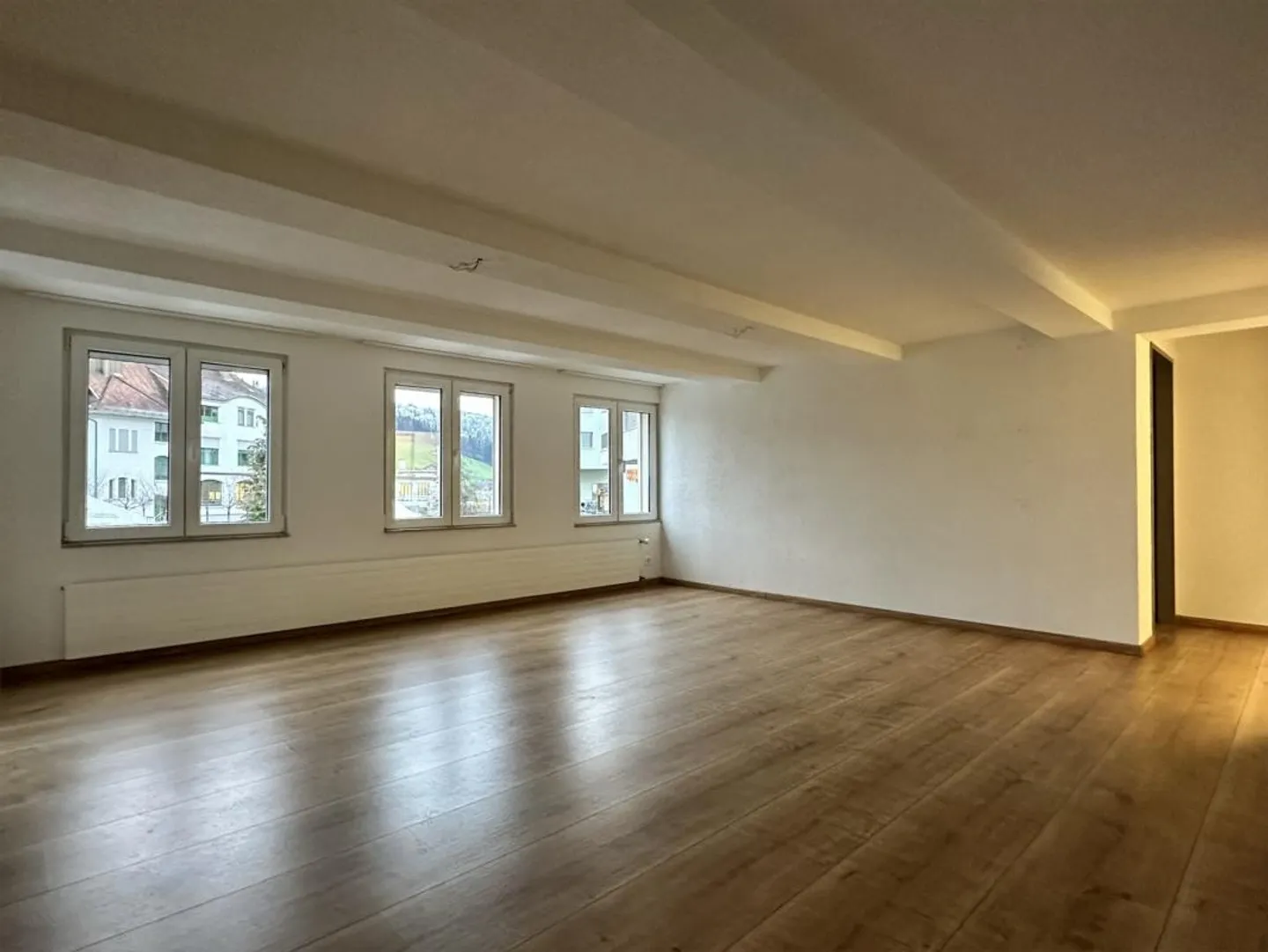 Bellissimo appartamento di 3,5 stanze con balcone al 1° piano - Foto 4 di 13