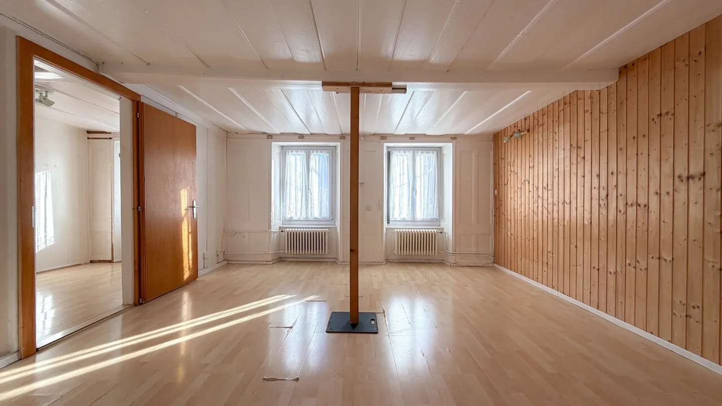 2-Familienhaus mit Garage und Parkplätzen - Foto 12 von 15