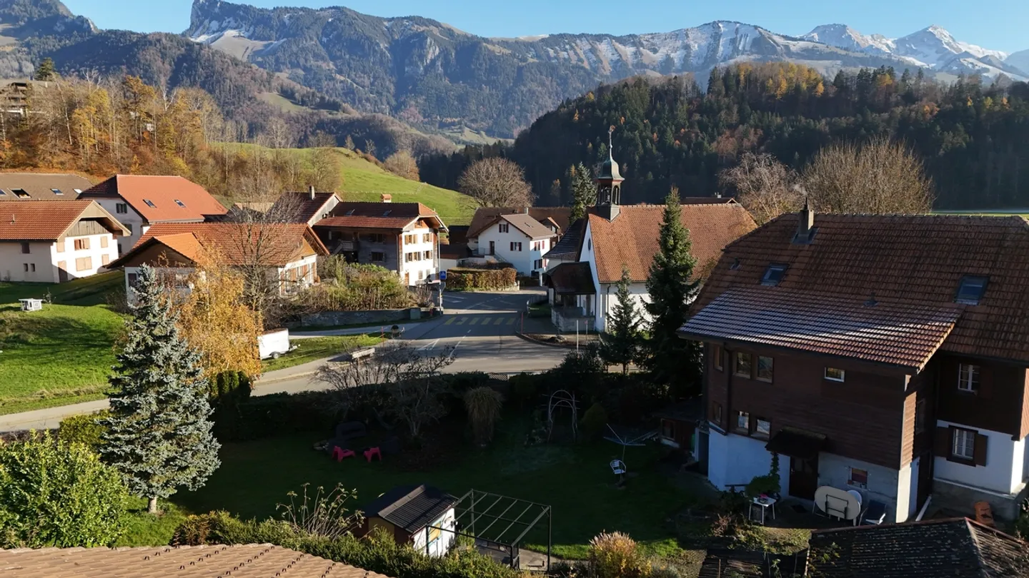 2-Familienhaus mit Garage und Parkplätzen - Foto 13 von 15