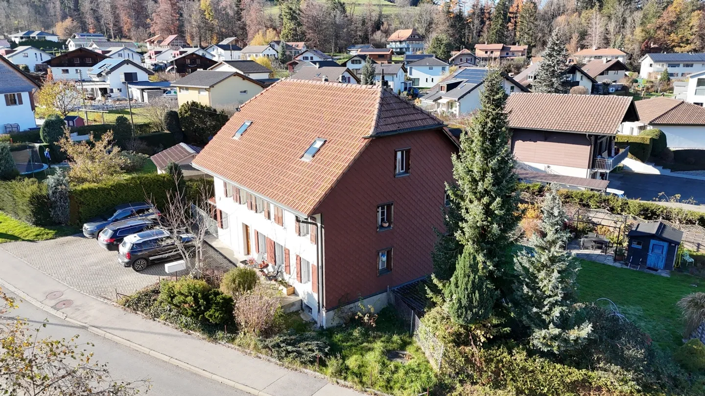 2-Familienhaus mit Garage und Parkplätzen - Foto 14 von 15
