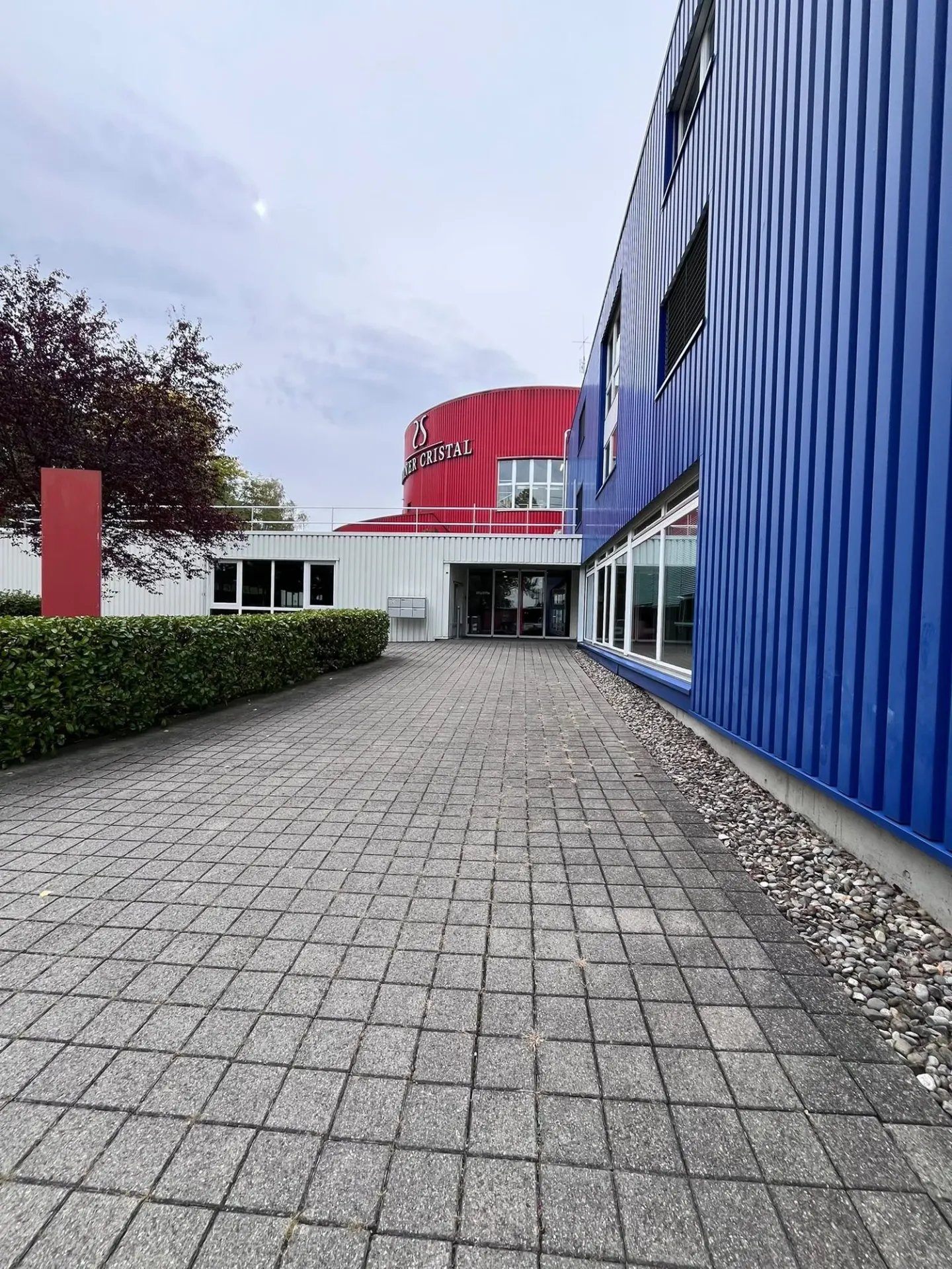 Espace commercial spacieux dans la zone industrielle d'Uetendorf - Photo 1 sur 22
