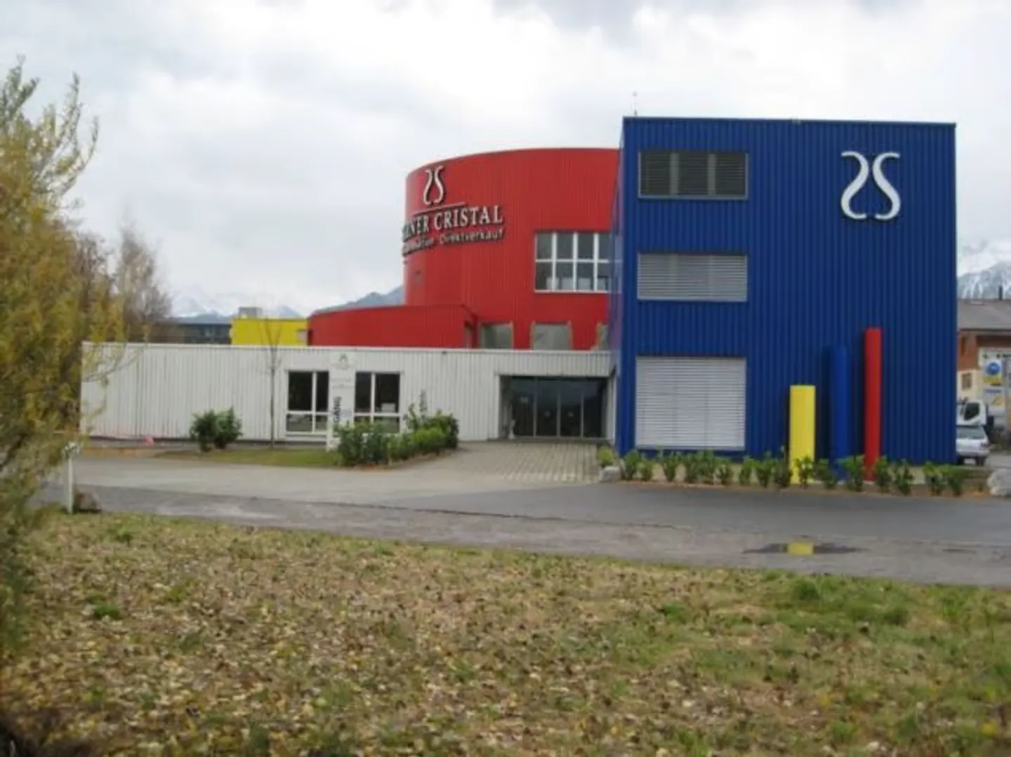 Espace commercial spacieux dans la zone industrielle d'Uetendorf - Photo 2 sur 22