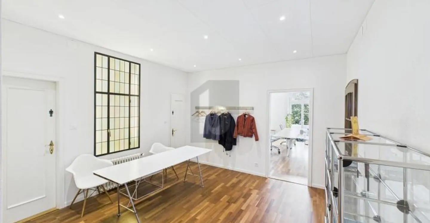 MODERN AND SPACIOUS IN THE HEART OF THE CITY - Photo 2 of 6