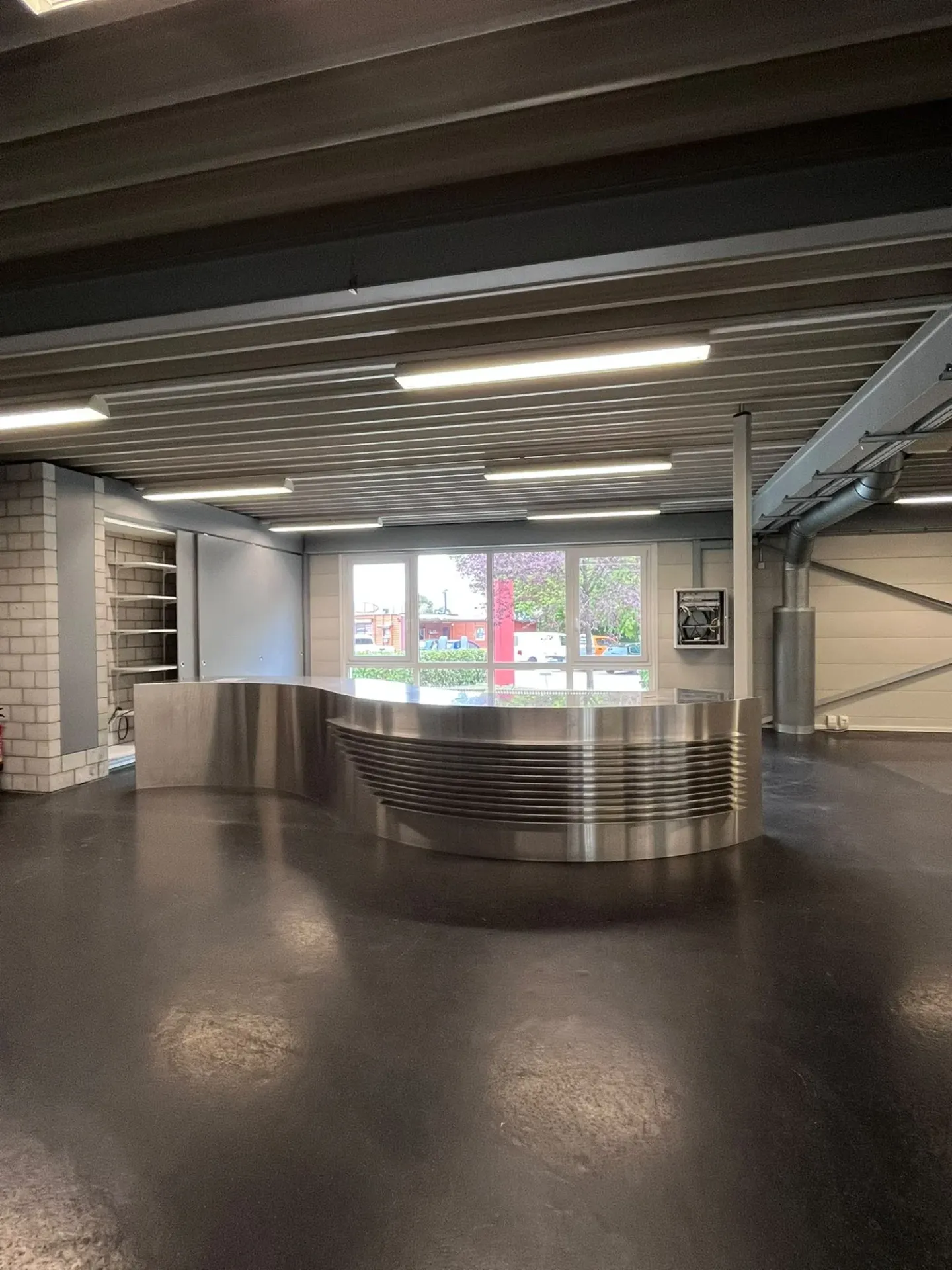 Espace commercial spacieux dans la zone industrielle d'Uetendorf - Photo 7 sur 22