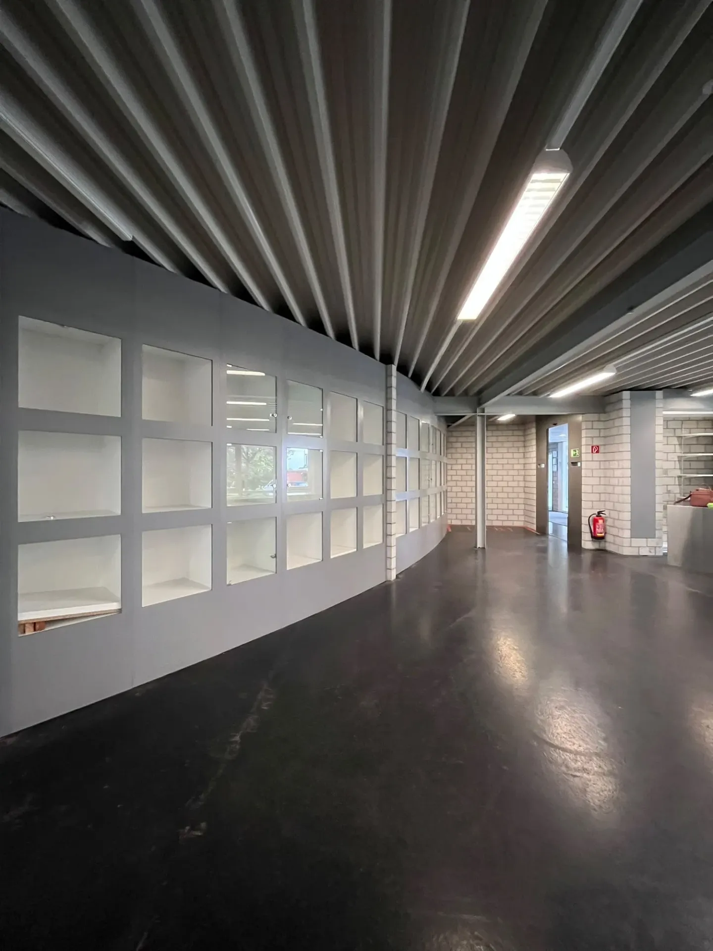 Espace commercial spacieux dans la zone industrielle d'Uetendorf - Photo 12 sur 22