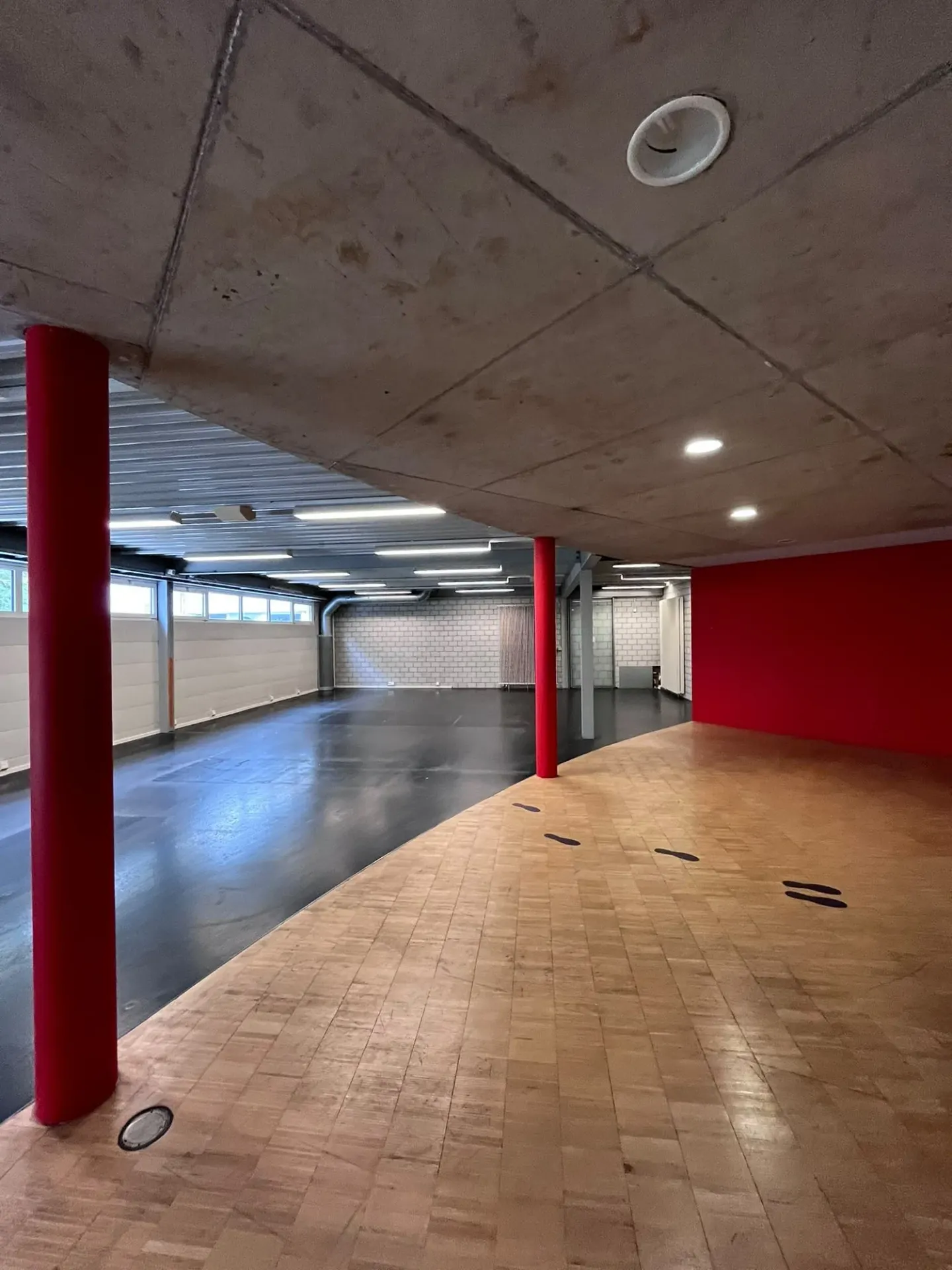 Espace commercial spacieux dans la zone industrielle d'Uetendorf - Photo 13 sur 22
