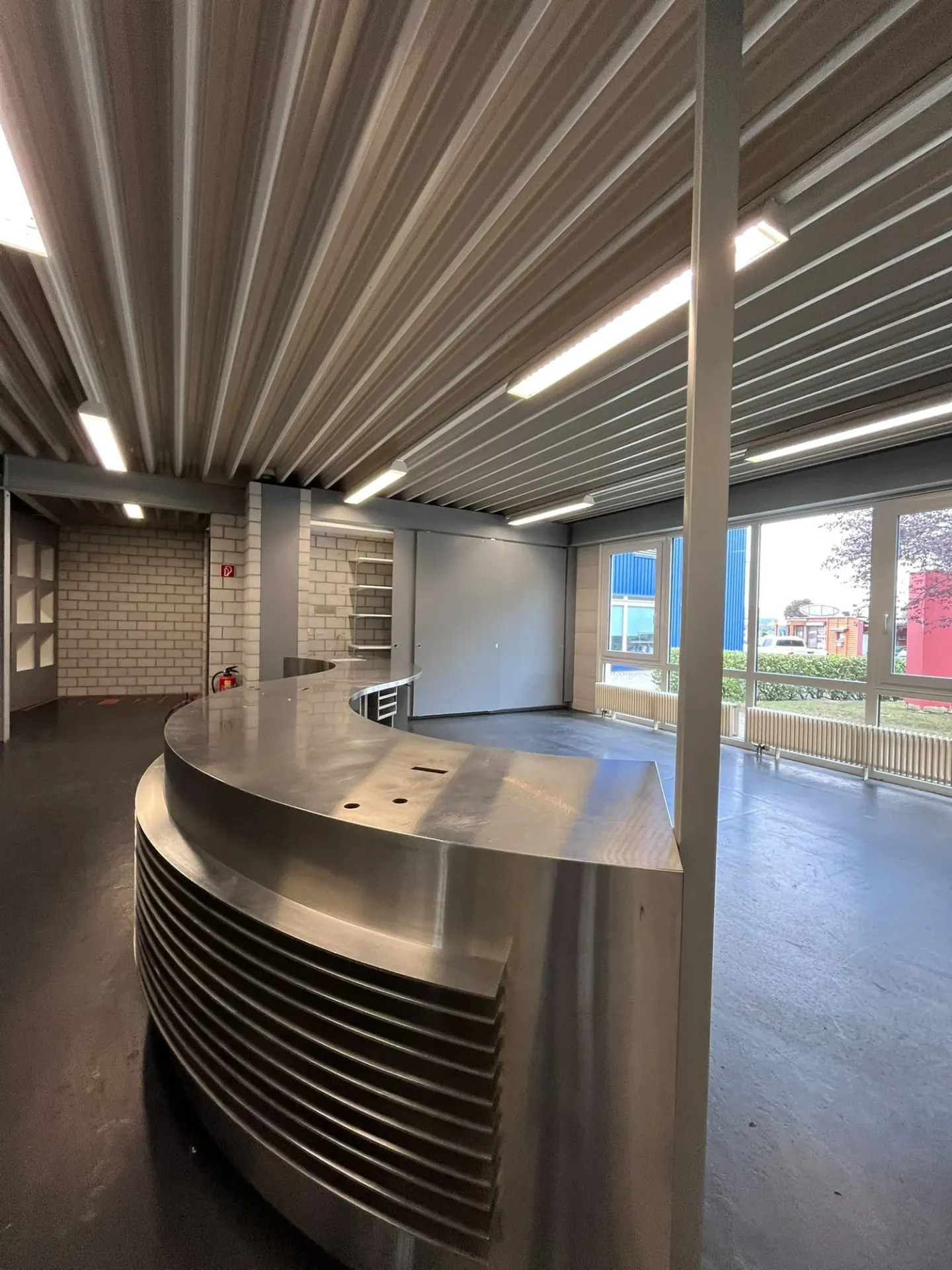 Espace commercial spacieux dans la zone industrielle d'Uetendorf - Photo 9 sur 22