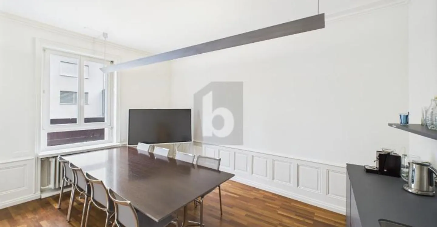 MODERN AND SPACIOUS IN THE HEART OF THE CITY - Photo 5 of 6