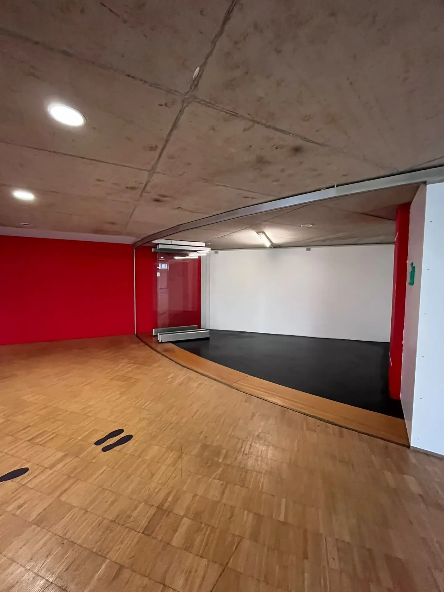 Espace commercial spacieux dans la zone industrielle d'Uetendorf - Photo 15 sur 22