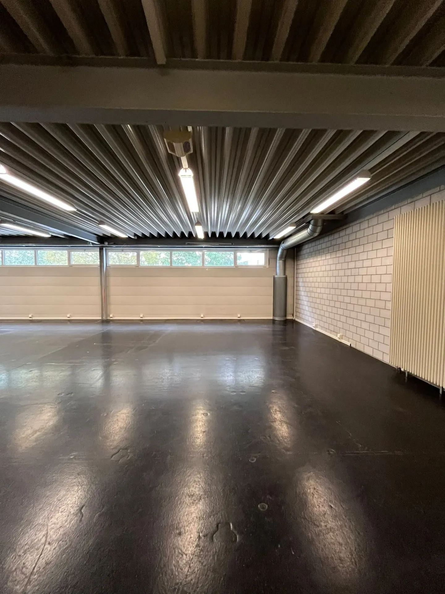 Espace commercial spacieux dans la zone industrielle d'Uetendorf - Photo 20 sur 22