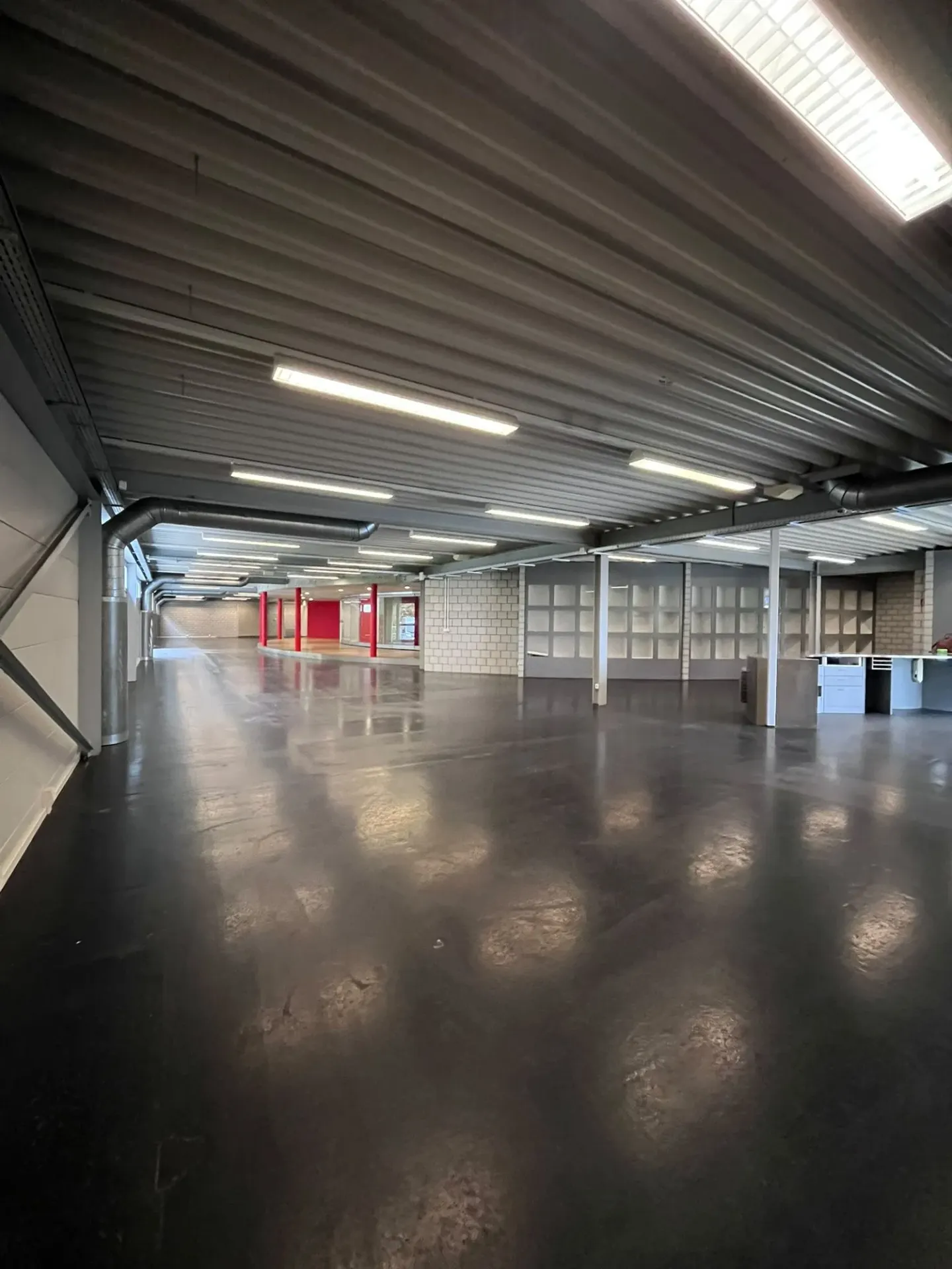Espace commercial spacieux dans la zone industrielle d'Uetendorf - Photo 22 sur 22