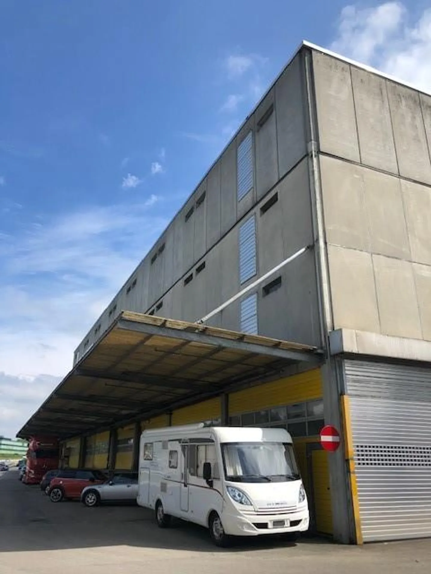 Edificio commerciale e di magazzino versatile per uso temporaneo a Muri (BE) - Foto 4 di 12