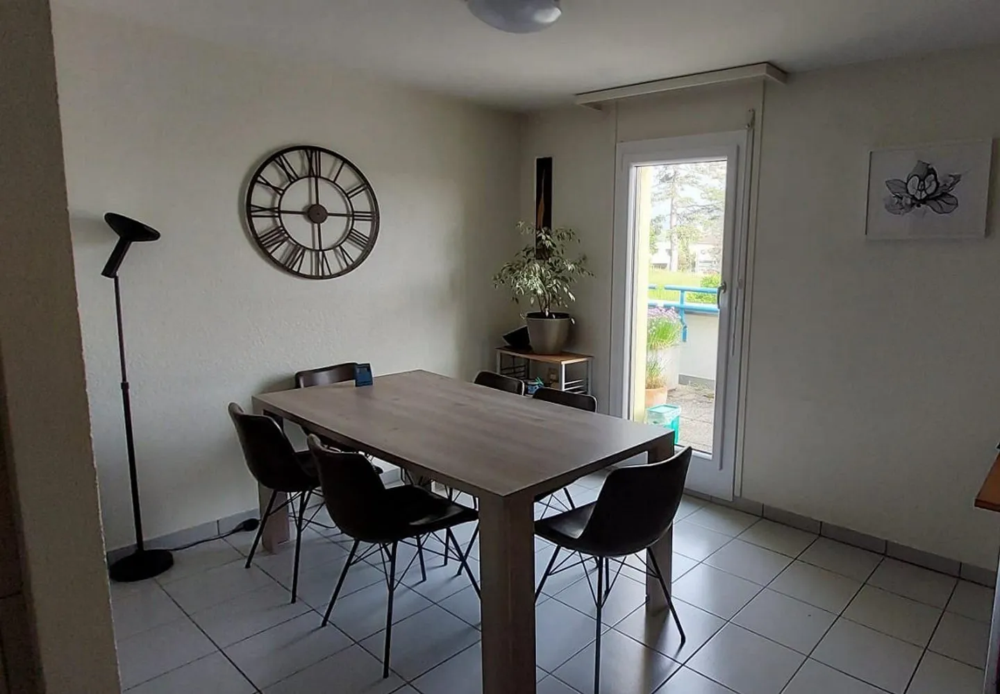 Camera in appartamento di 3 stanze - Foto 4 di 7