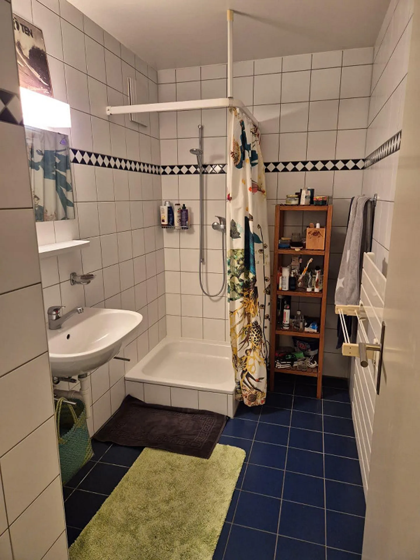 Camera in appartamento di 3 stanze - Foto 5 di 7