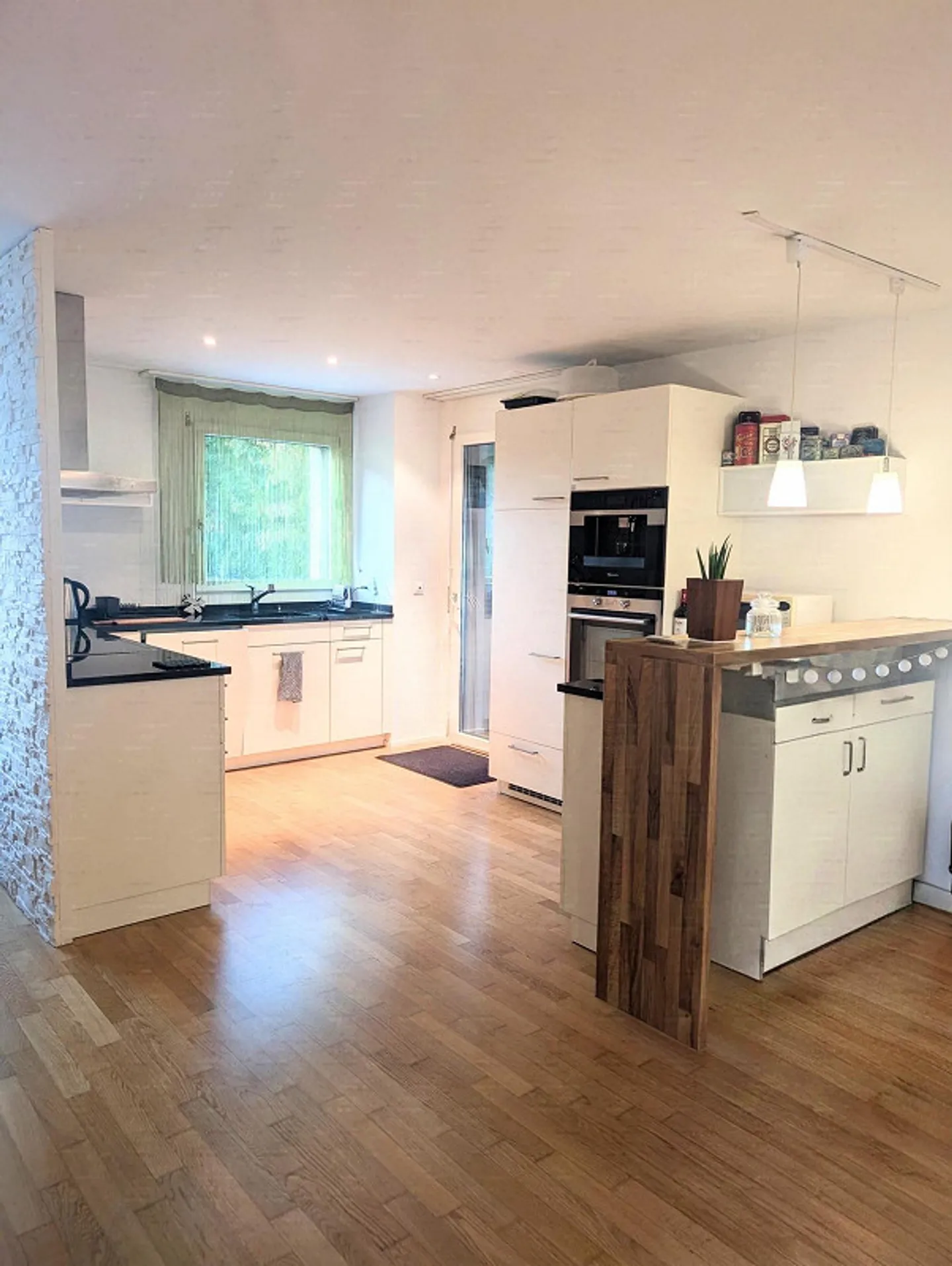Spacious 3.5 Room Apartment in Sursee - Photo 2 of 5