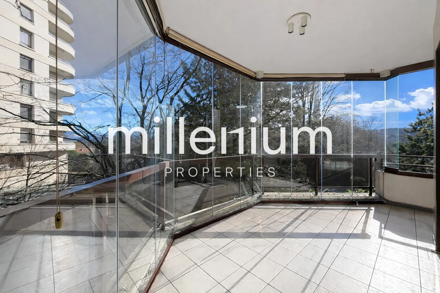 Luxuswohnung mit Pool - Foto 1 von 12