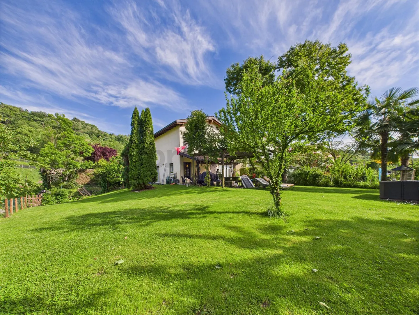 Spaziosa Casa Familiare in Ticino - Foto 1 di 14