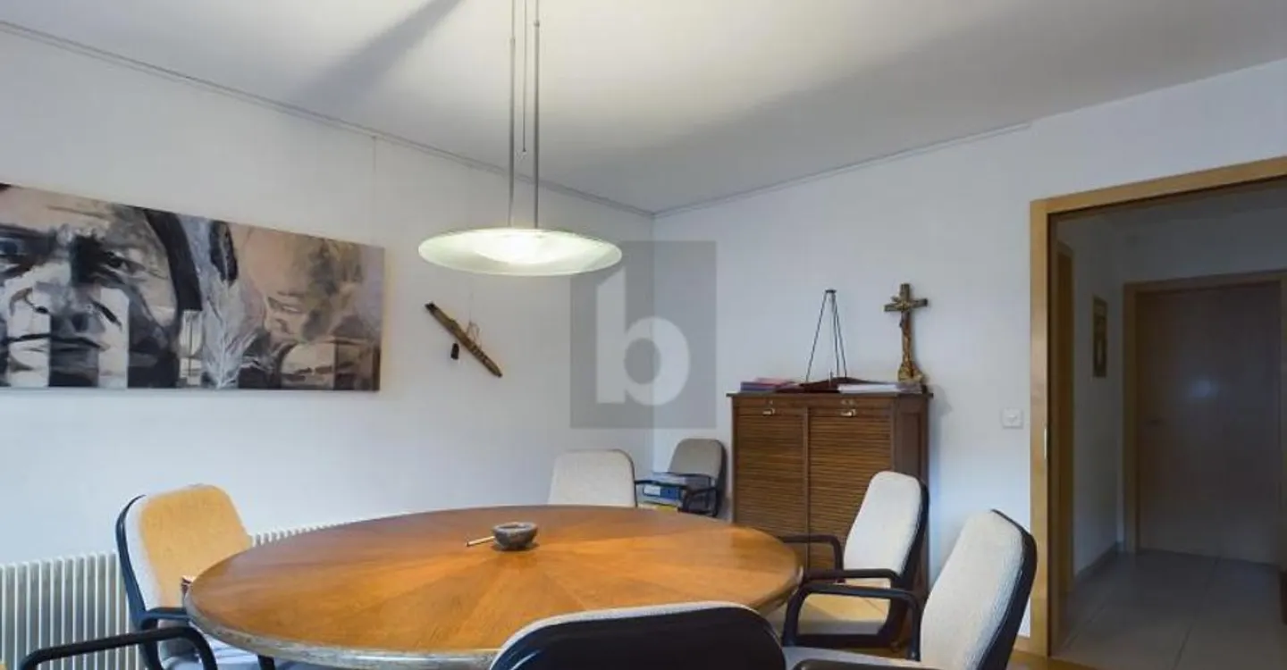 BRIGHT OFFICE IN CENTRAL LOCATION - Photo 3 of 5