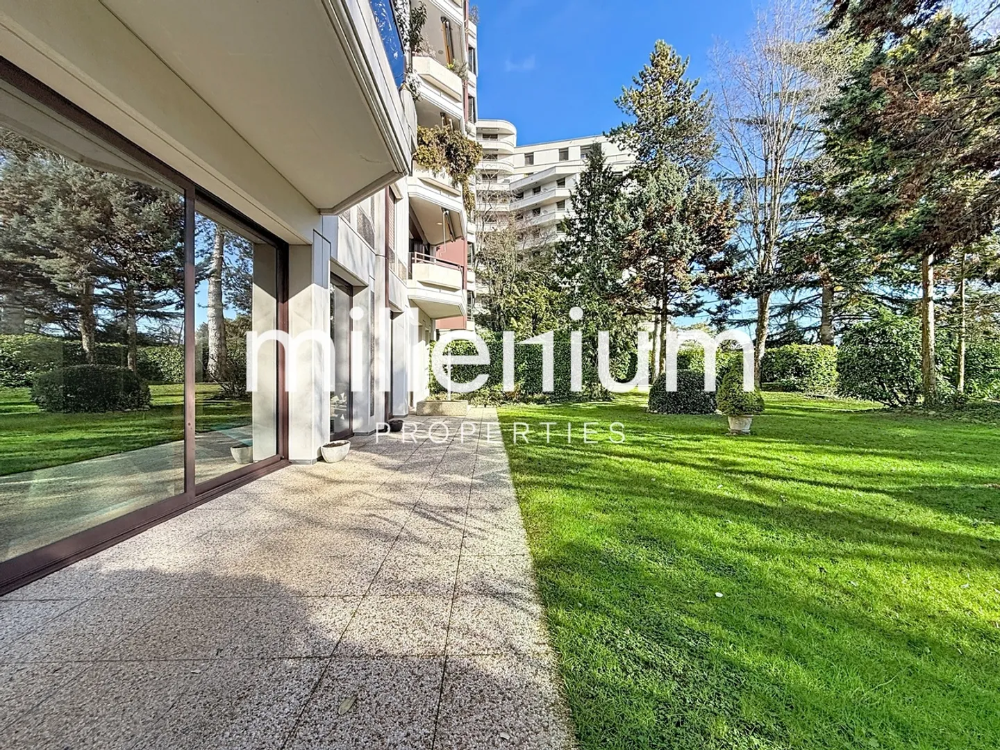 Luxuswohnung mit Pool - Foto 3 von 12