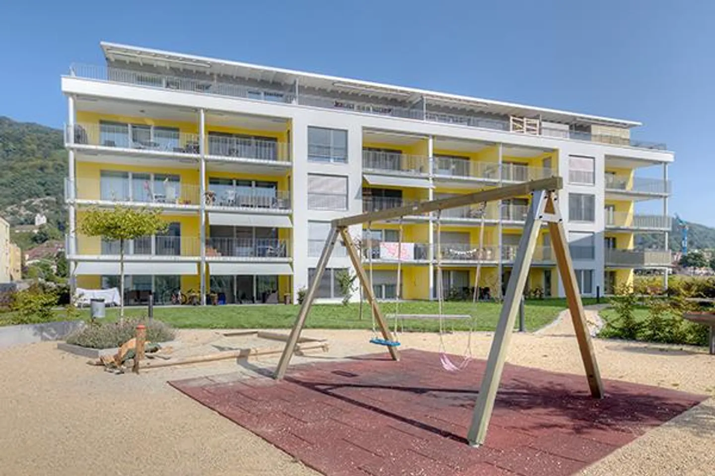 Espace de vie spacieux à Pieterlen - Photo 2 sur 11