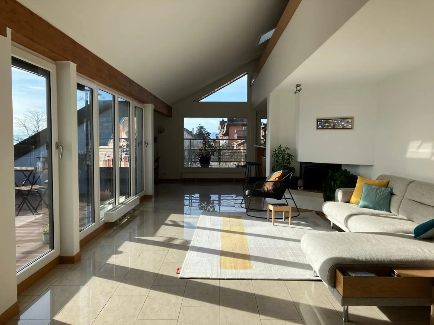 Attic with mezzanine and panoramic view of the lake and mountains! - Photo 4 of 20