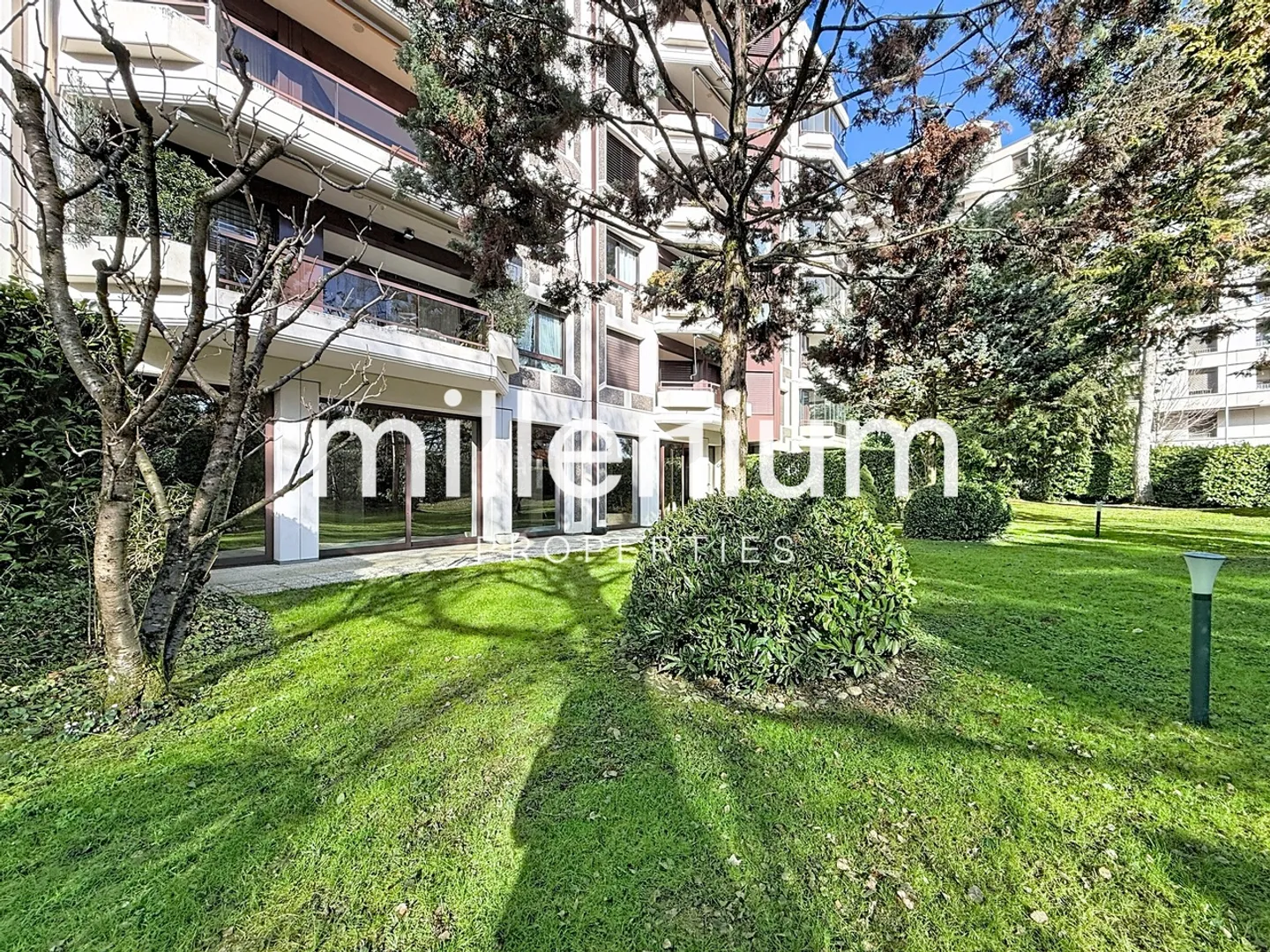 Luxuswohnung mit Pool - Foto 11 von 12