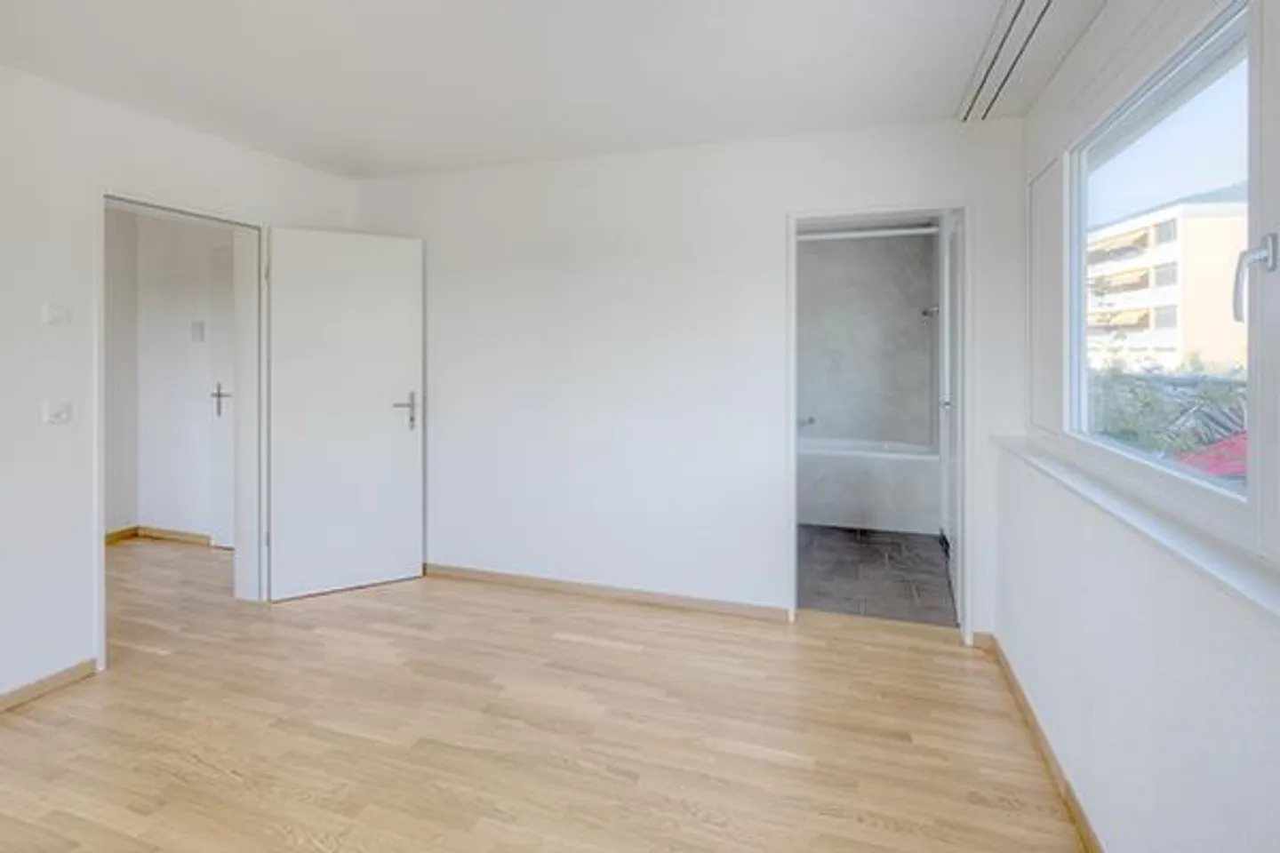 Espace de vie spacieux à Pieterlen - Photo 8 sur 11