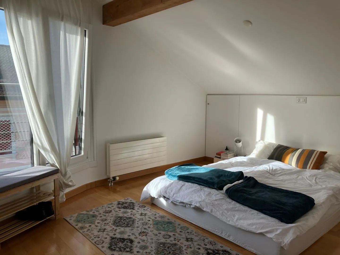 Attic with mezzanine and panoramic view of the lake and mountains! - Photo 11 of 20