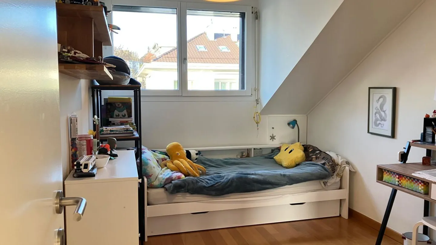 Attic with mezzanine and panoramic view of the lake and mountains! - Photo 12 of 20