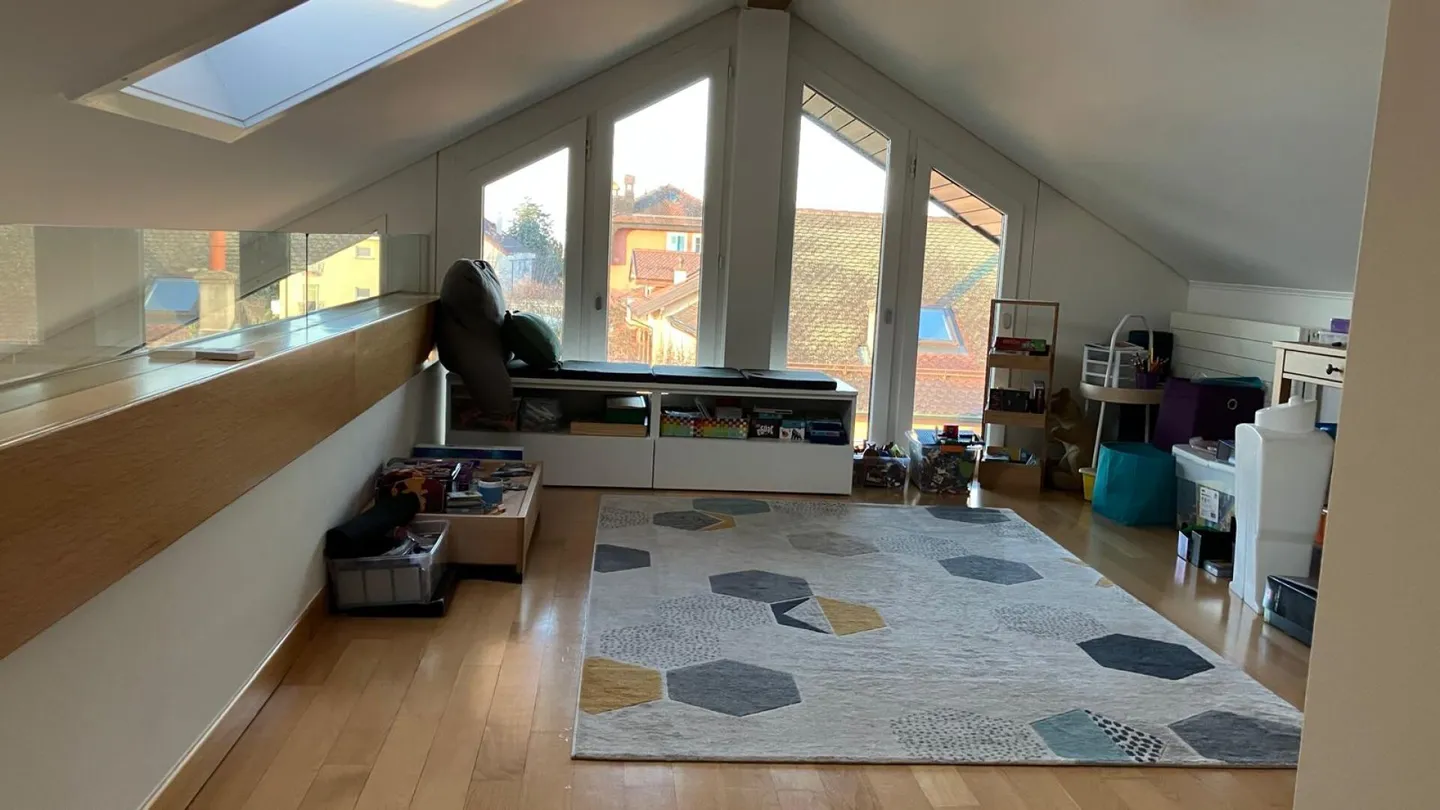 Attic with mezzanine and panoramic view of the lake and mountains! - Photo 16 of 20