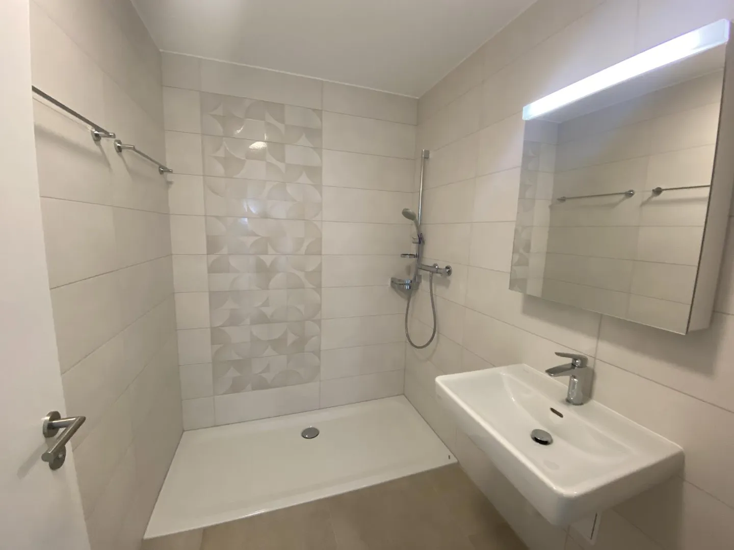 Appartement Moderne Près de Malley - Photo 3 sur 6