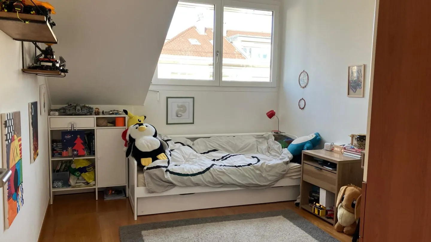 Attic with mezzanine and panoramic view of the lake and mountains! - Photo 13 of 20