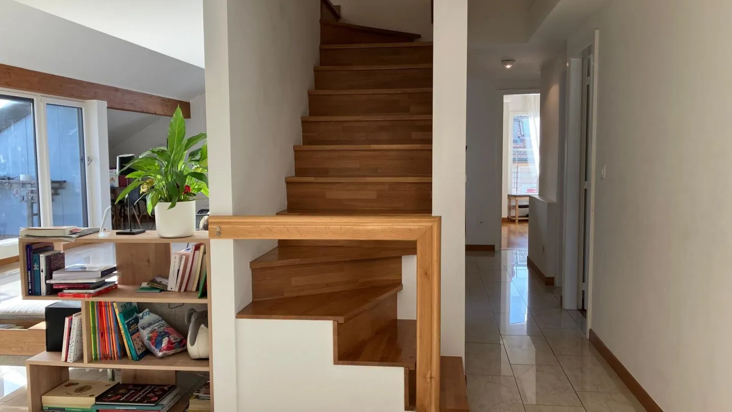 Attic with mezzanine and panoramic view of the lake and mountains! - Photo 14 of 20