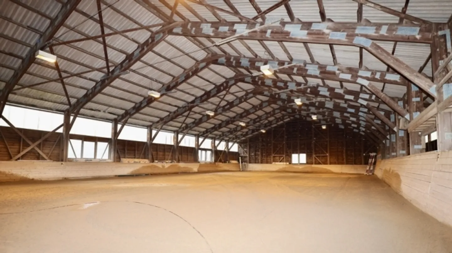 Equestrian estate with hotel-restaurant and staff apartment - Photo 3 of 18