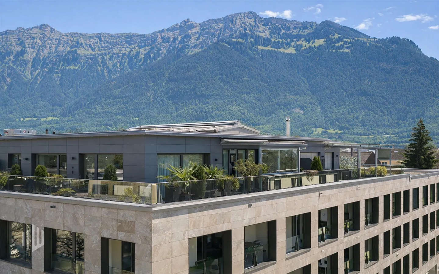 ImmoWyss - Exclusive Penthouse Apartment in a Central Location in Interlaken - Photo 1 of 8