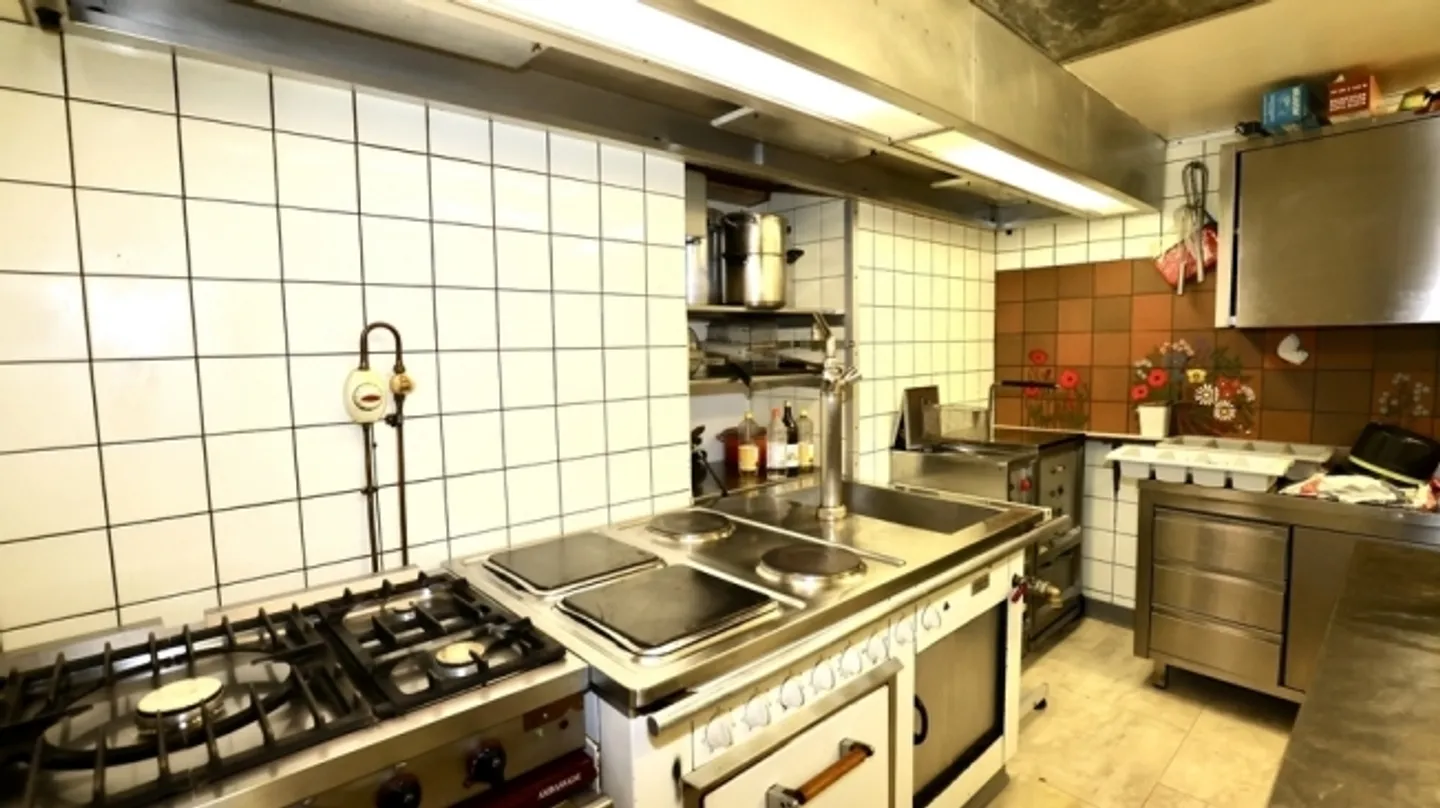 Equestrian estate with hotel-restaurant and staff apartment - Photo 7 of 18